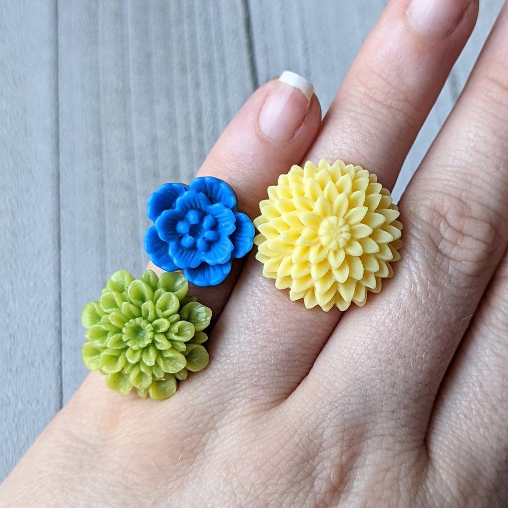 Floral Resin Rings Set of 3 - Blue Cherry Blossom, Yellow Mum, Green Dahlia
